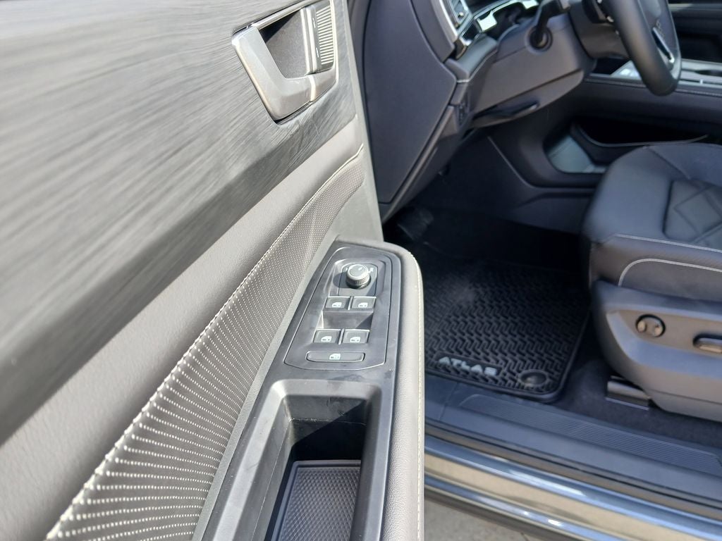 2025 Volkswagen Atlas Cross Sport 2.0T SE