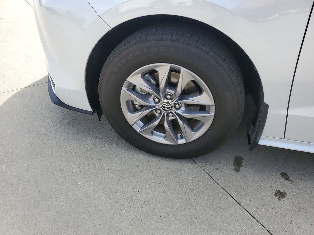 2025 Toyota Sienna XLE 8 Passenger