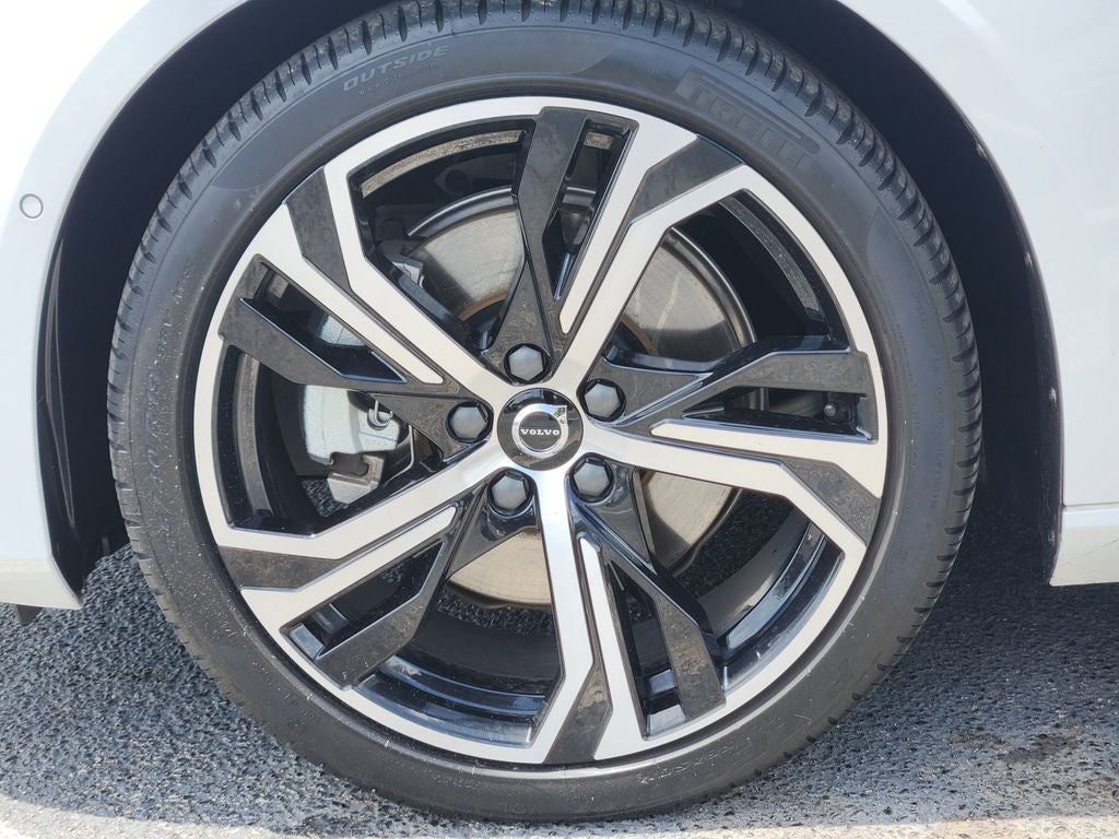 2024 Volvo S60 B5 Plus Dark Theme