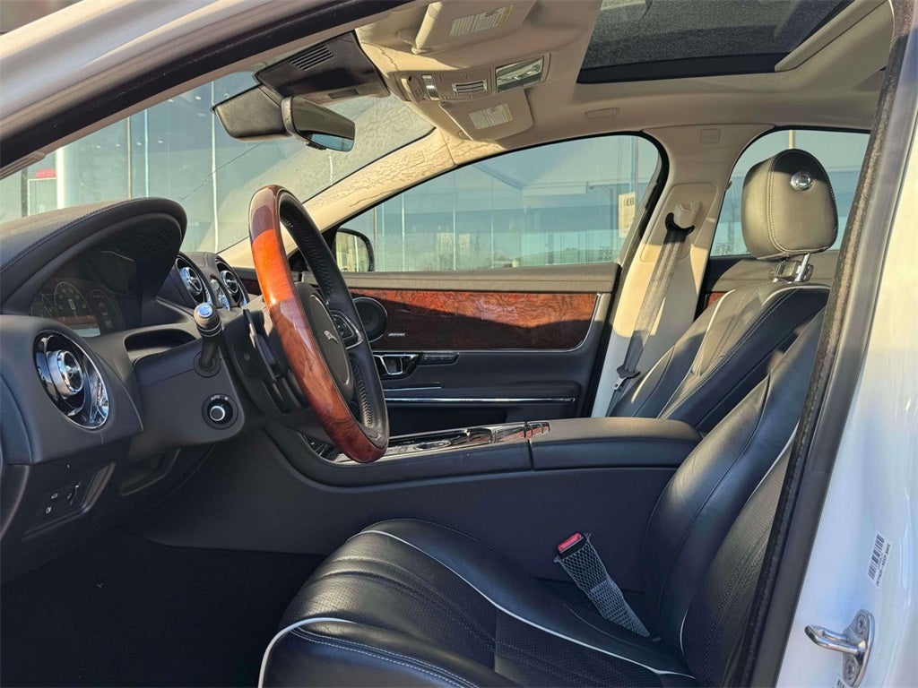 2019 Jaguar XJ R-Sport