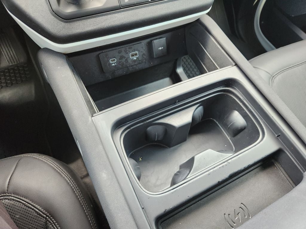 2023 Land Rover Defender 110 SE