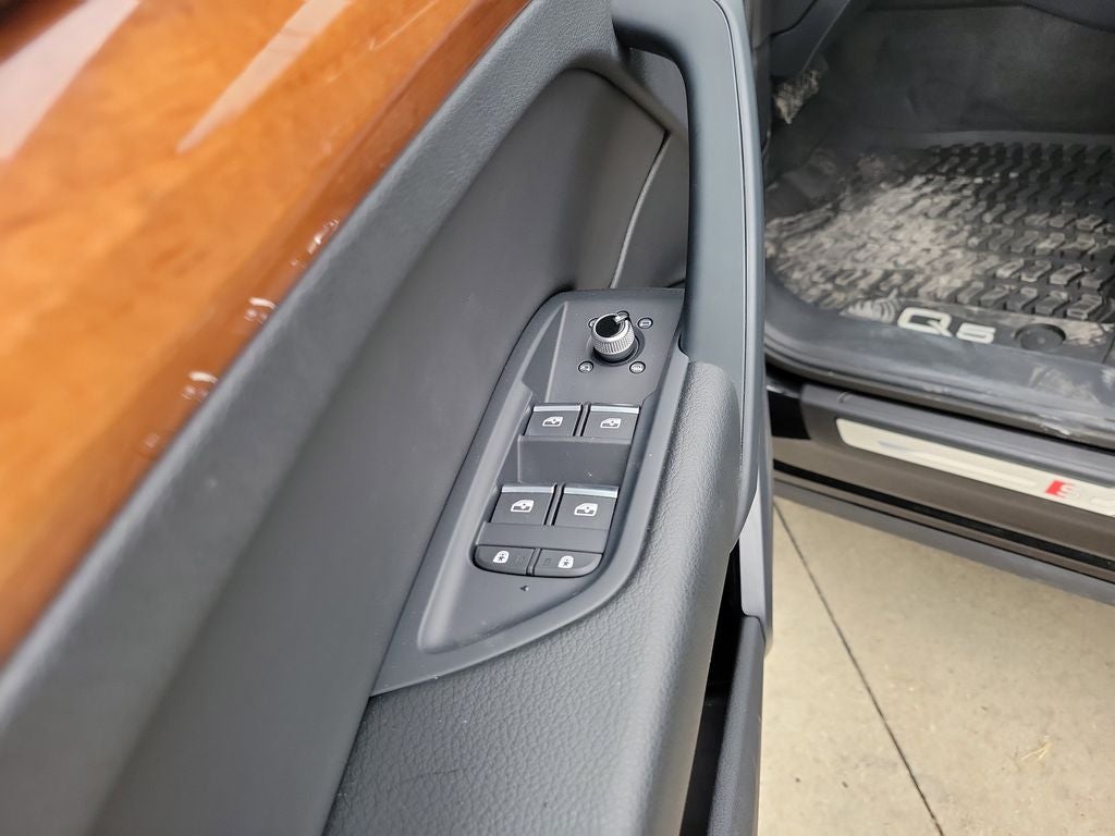 2023 Audi Q5 45 S line Premium quattro