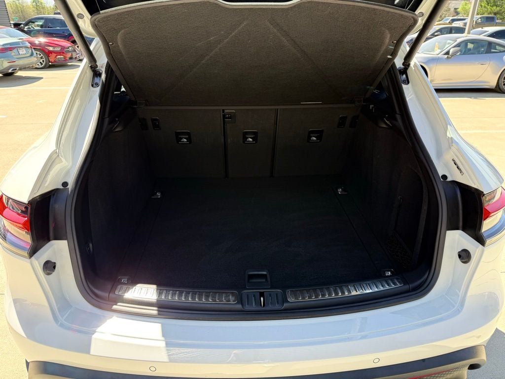 2023 Porsche Macan Base
