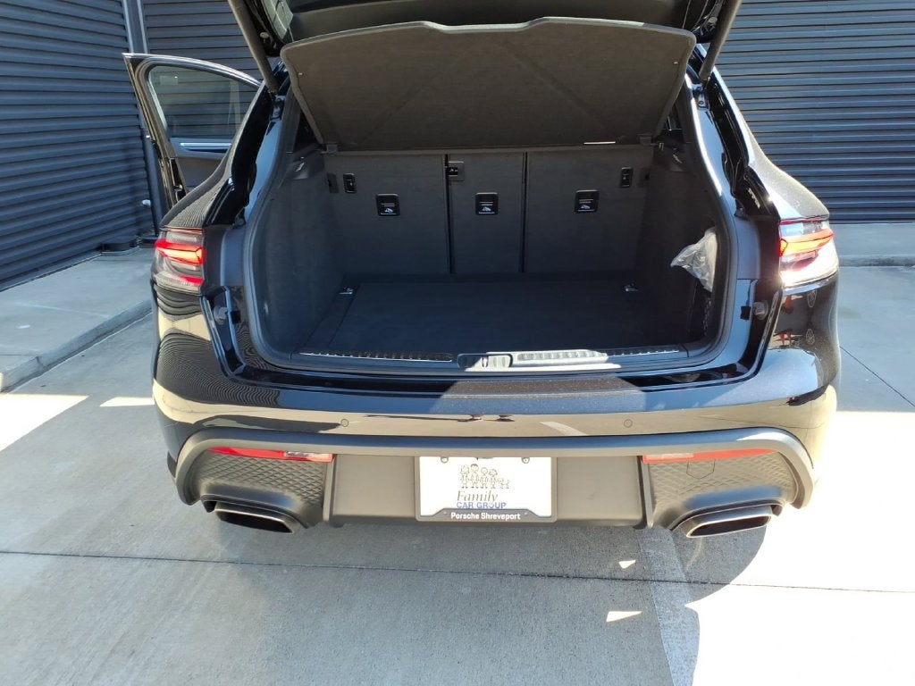 2025 Porsche Macan Base