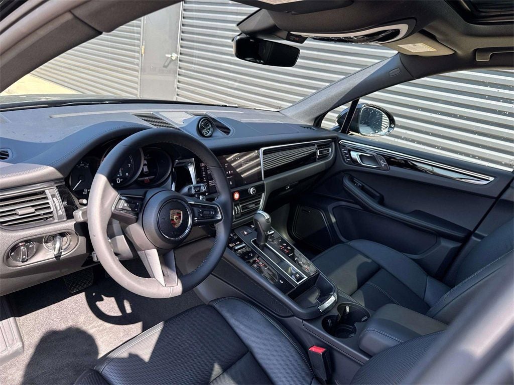 2025 Porsche Macan Base