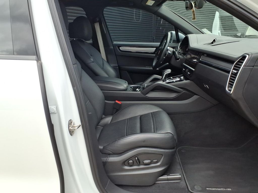 2023 Porsche Cayenne S Platinum Edition
